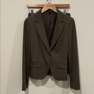 Express Women's 2piece Skirt Suit